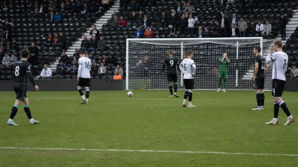 Swansea på playoffplats efter klar bortaseger mot Derby