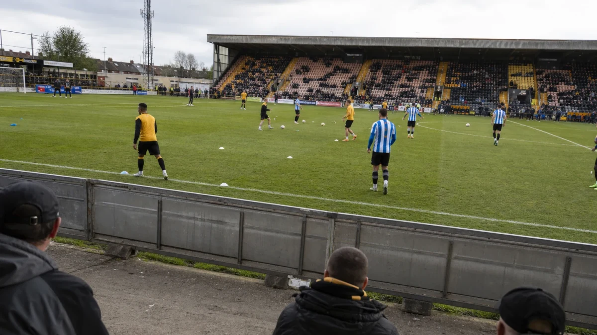 Cambridge och Huddersfield möts i tidig uppflyttningsstrid