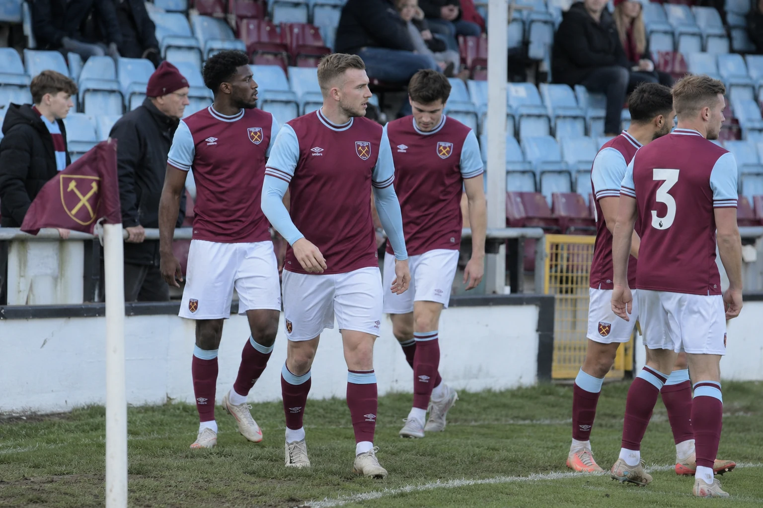 West Ham håller sig kvar på uppflyttningsplats efter sju utan förlust